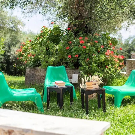 Ξενοδοχείο με διαμερίσματα Little Corfu 3*